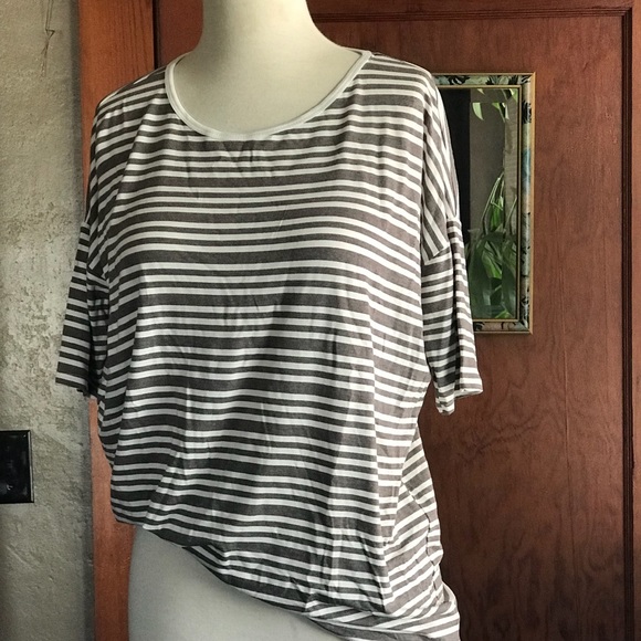 LuLaRoe Tops - LuLaRoe Perfect Tee Grey/beige strip Size XS